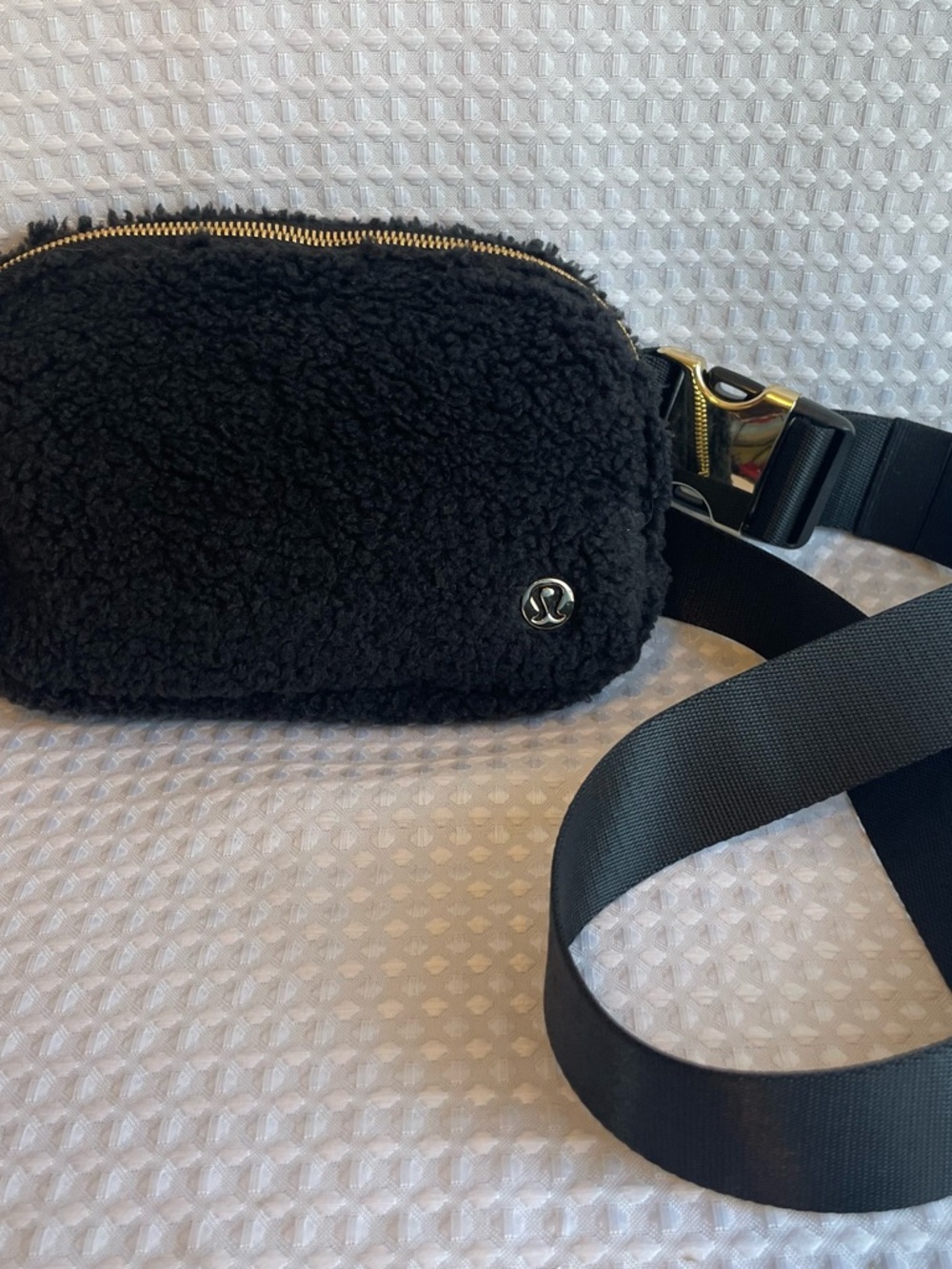 Lululemon Everywhere Belt Bag Fleece Black Gold Hardware Athleisure Travel  #850